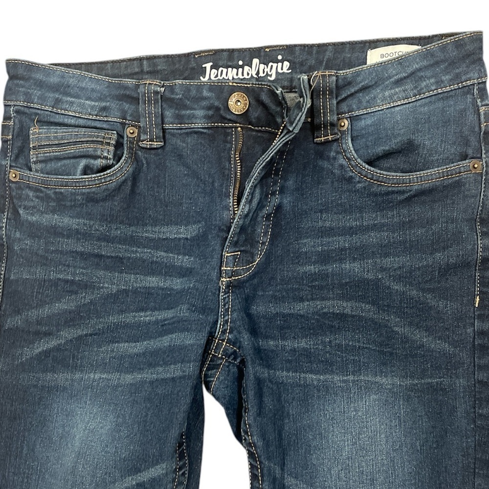 Jeaniologie W30” mid-high ride jeans bootcut pocket detail